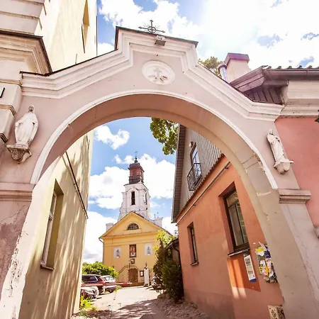 Authentic 2 Bdr In Artistic Old Town