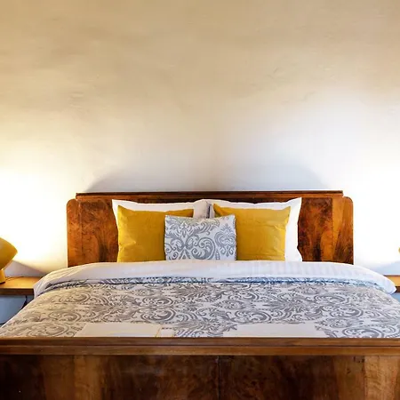 Authentic 2 Bdr In Artistic Old Town Βίλνιους