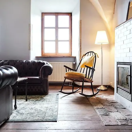 Authentic 2 Bdr In Artistic Old Town