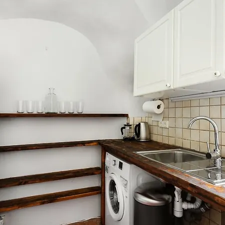 Authentic 2 Bdr In Artistic Old Town