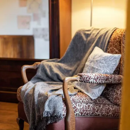 Authentic 2 Bdr In Artistic Old Town *