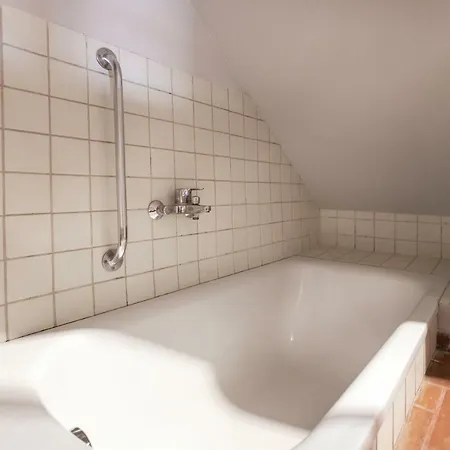 Authentic 2 Bdr In Artistic Old Town *