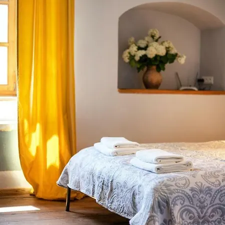 Authentic 2 Bdr In Artistic Old Town Διαμέρισμα
