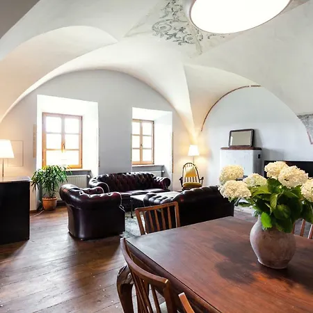 Authentic 2 Bdr In Artistic Old Town